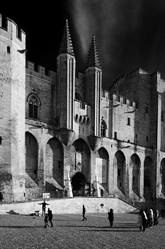 Avignon<br>LEICA Q3, 28 mm, 100 ISO,  1/250 sec,  f : 5.6 