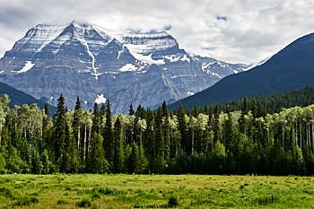 Mont Robson, plus haut sommet des rocheuses canadienne à 3954m<br>NIKON Df, 52 mm, 160 ISO,  1/250 sec,  f : 9 