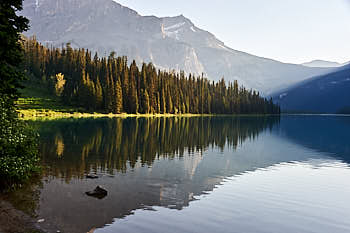 Lac Emerald dans le parc de Yoho<br>NIKON D4, 38 mm, 250 ISO,  1/250 sec,  f : 8 